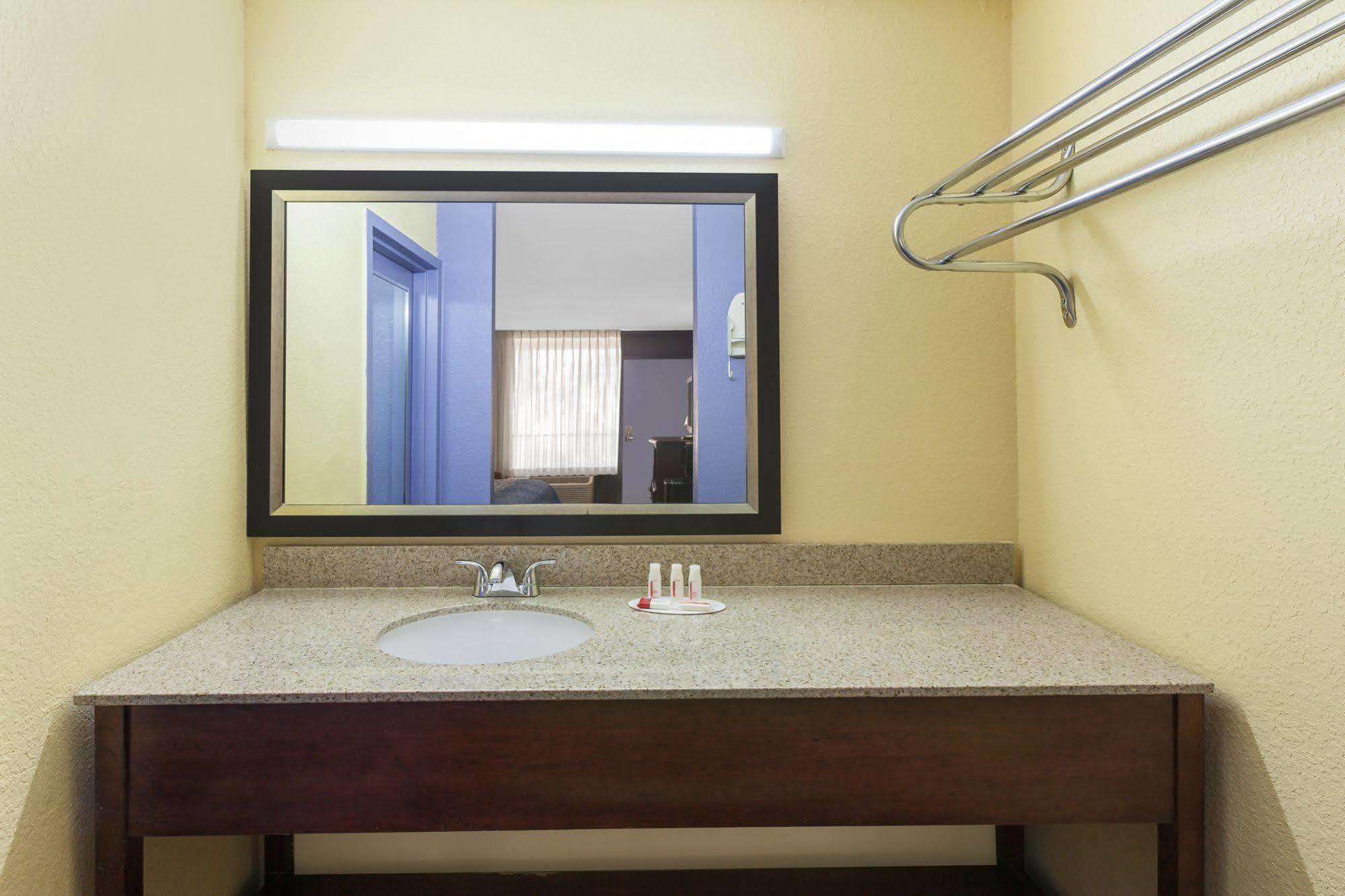 Days Inn By Wyndham Uvalde Exterior foto